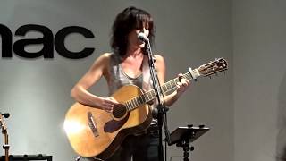 Aguardiente - Neus Ferri presenta Aquí me tienes en FNAC Valencia.