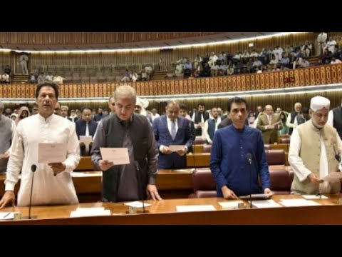 باكستان البرلمان ينتخب بطل الكريكت العالمي عمران خان رئيسا للوزراء