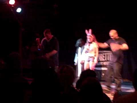 The Saurus vs Tommy Gunz