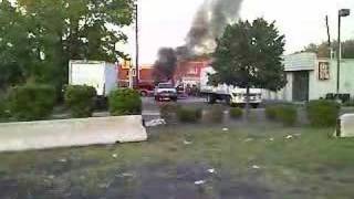 preview picture of video 'Truck Trailer Fire at Gas Station in Lodi, NJ'