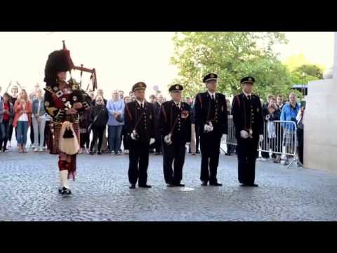 The Menin gate - Ypres - Last post ceremony, piper. Flowers of the forest.