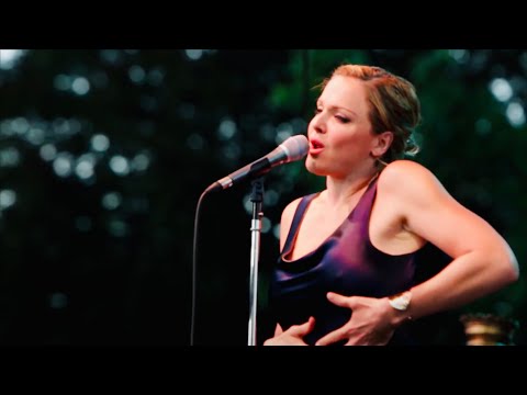 Pink Martini (with singer Storm Large) - Amado Mio