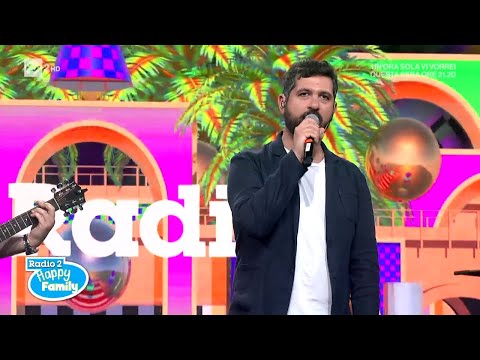Manco Lontanamente Show! - Radio2 Happy Family 02/08/2022