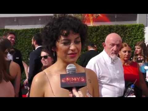阿麗亞-肖卡特談她最喜歡上《醉酒史》的事情--2016年黃金時段艾美獎。 (Alia Shawkat on her favorite thing about being on "Drunk History" - 2016 Primetime Emmys)