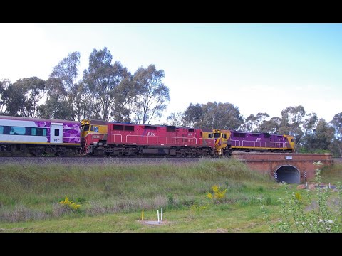 Vline N475 N468 Rescue Swan Hill Up - 10th Oct 2021