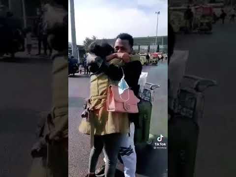 ከዉጪ ስትመጣ ታገቢኛለሽ ወይ አላት proposal#Ethiopia_tiktok#surprise #Ethiopia_ news#Amhara#Tigray_newsዉድ የሀገሬ