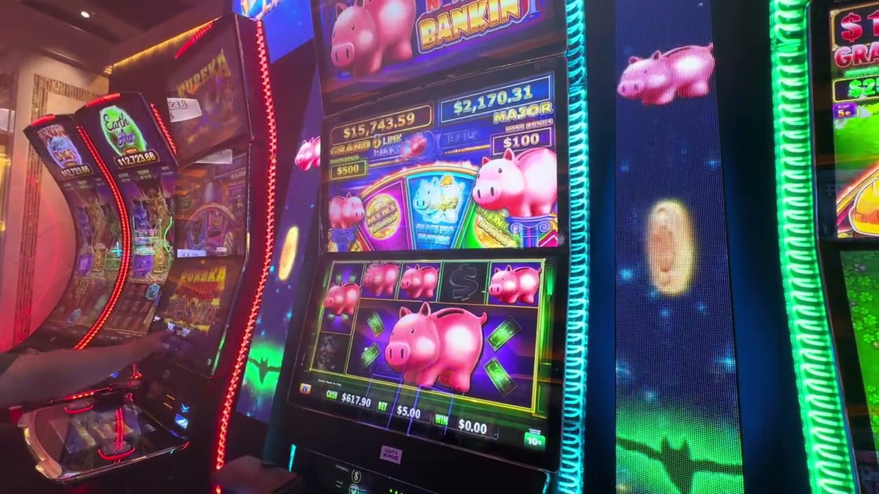 THREE THREE THREE! #slots #casino #slotmachine #slotwin #jackpot #bonusfeature #casinogame #gambling