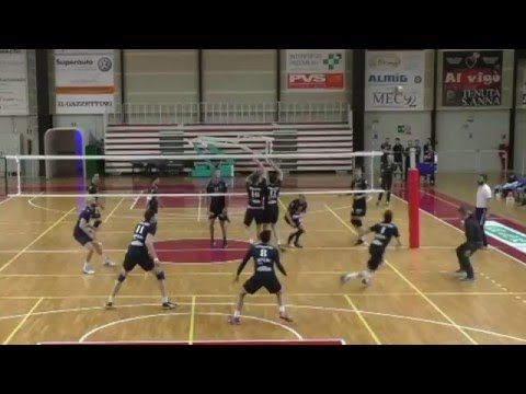 Il bagher di coach Lorenzetti durante Padova-Modena