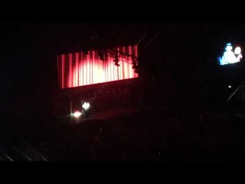 The Muppets Take the O2 live in London - the muppets opening theme