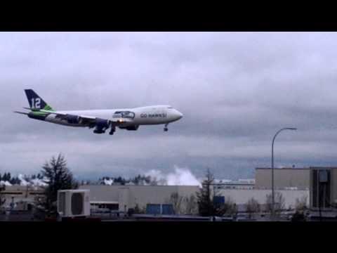 Seahawks Flight - BOE12 landing at Paine Field.