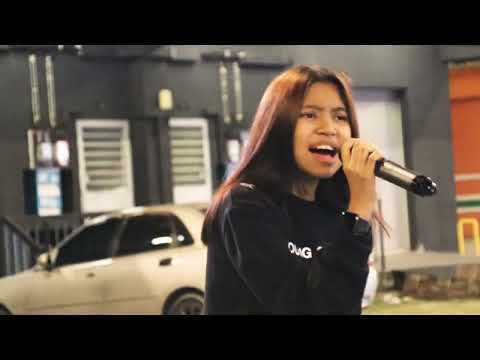 Pelamin angan ku musnah Azie by Nurul Iman...