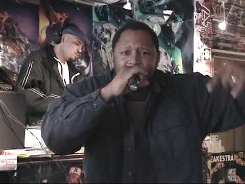 Micranots live at Fat Beats.