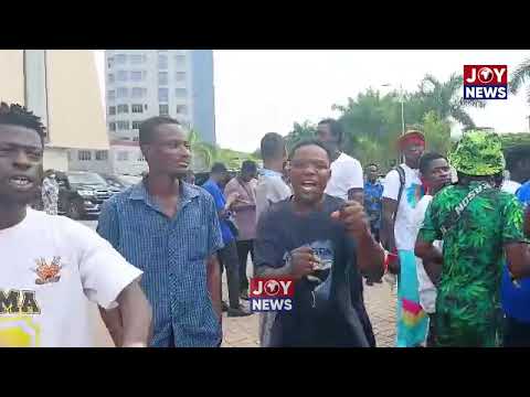 Shatta Wale supporters storm Accra High Court demanding release of Webkid