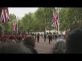 Mourners Gather In London To See Queen S Coffin Pass