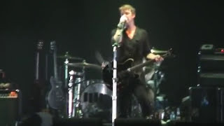 Queens of the Stone Age - Suture Up Your Future (live in Paris, 2008)