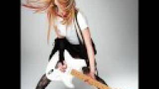 Avril Lavigne -  Move Your Little Self On B-SIDE