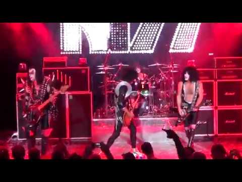 KISS - 2015-10-31 - KISS KRUISE V - 19 - Ladies room