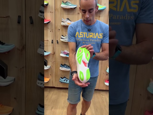 Vídeo relacionado con Brooks Hyperion 3 Neutral - Tenis de Correr para Hombre, Azul/Coral/Papaya, 44 EU