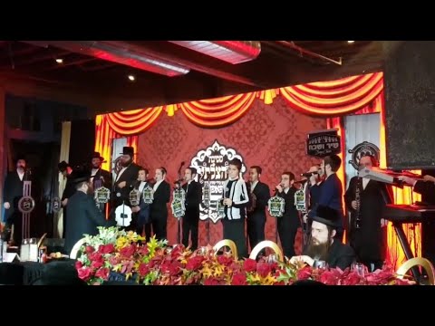 Pupa Dinner Stage Ft. Yakov Shloime Gross & Shir Vushevach Kids Choir.