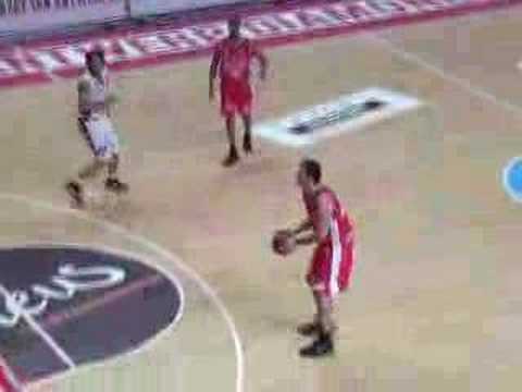 17 01-12-07 Antwerp-BCO - Brunner neemt eigen rebound en sco