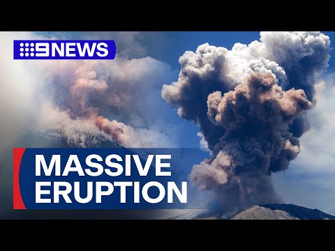 Massive eruption on Italy's Mount Etna sends tourists fleeing for safety | 9 News Australia