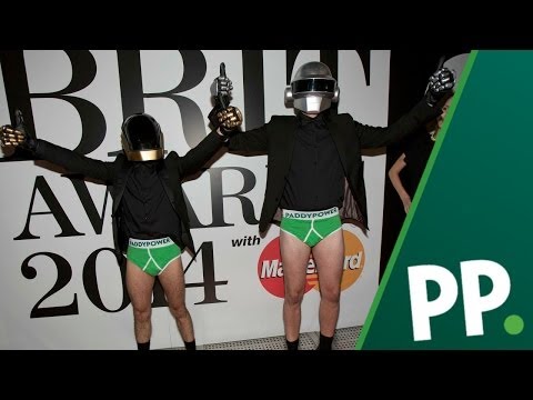 如何擊潰英國人--帕迪電力公司的風格。 (How To Gatecrash The Brits - Paddy Power Style)