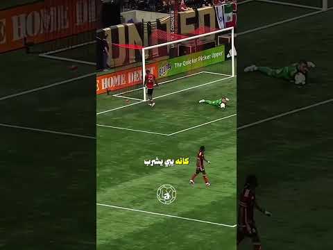 غفلة الحارس تتحول إلى سرقة هدف لا تُنسى 🔥⚽#كرة_قدم #هدف #لقطة_مذهلة #مهارات #غفلة_حارس
