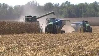 preview picture of video 'Four John Deere 9870STS Combines'
