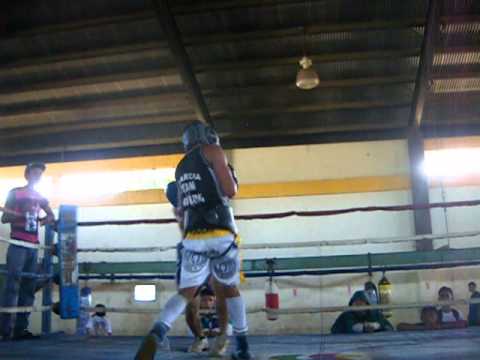 rnds 5-6 19 year old 112lbs hermogenes castillo in r. huembes 2-19-14