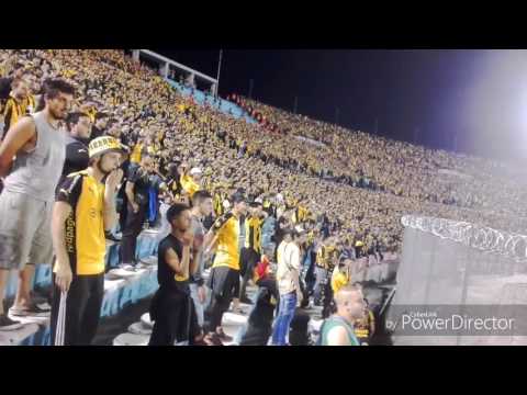 "Hinchada De Peñarol vs. Hijos bolso ZORRA / Clasico 2017/ Campeon Del Siglo" Barra: Barra Amsterdam • Club: Peñarol