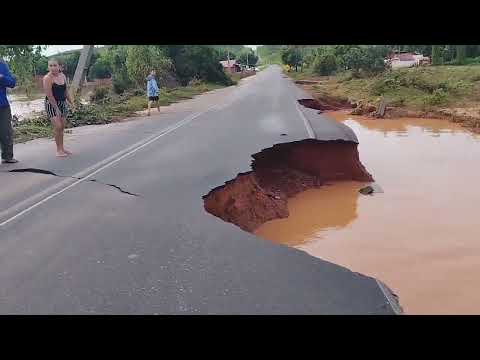 Chuvas destroem rodovia PI-245 e famílias ficam desabrigadas em Itainópolis