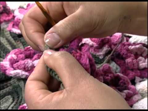 20120824 Tapete redondo com flores e treliças 2