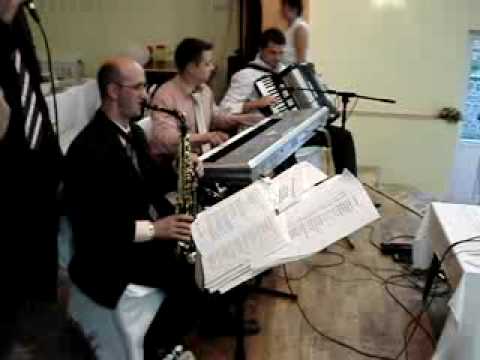 Stely&Gaby Andrica(voce),Ionel Luput(sax),Cornel G.(clape),Beny B.(acordeon),Viorel S.(chitara)