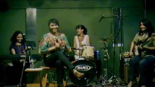 Starlite featuring Olive Latuputty - Cute