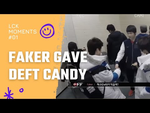 Faker gives Deft candy =)))) | Why is it so cute