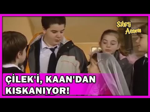 Cem, Çilek'i Kaan'dan Kıskanıyor! - Sihirli Annem Özel Klip