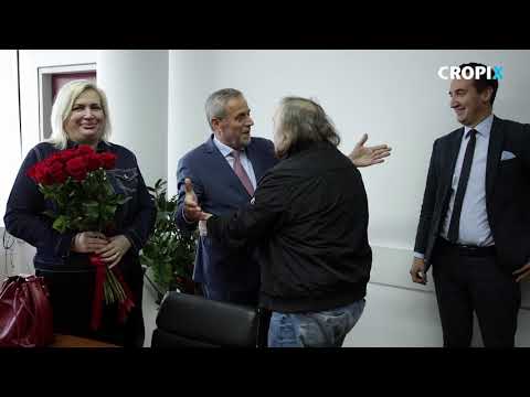 Gradonačelnik Bandić primio Mišu Kovača i zapjevao 'Poljubi zemlju'