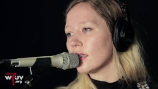 Julia Jacklin - "Elizabeth" (Live at WFUV)
