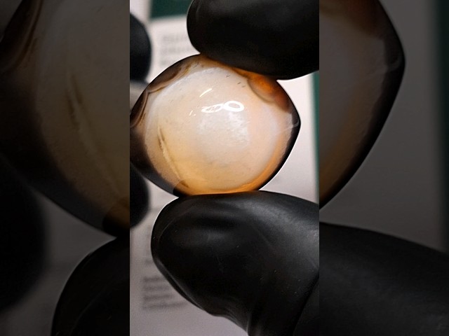 حجر عقيق طبيعي بشهادة مختبر