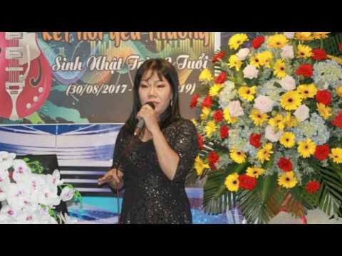 Thể hiện bởi Uyên Loan