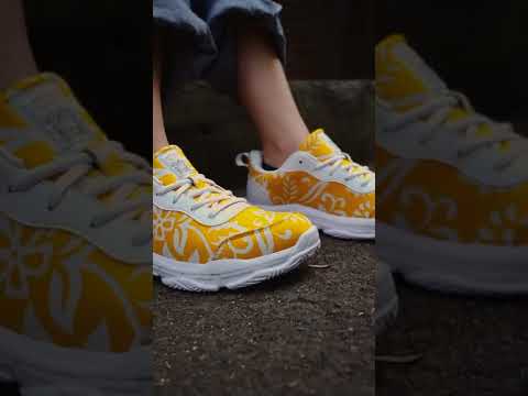 sepatu batik indonesia