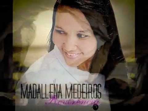 Madallena Medeiros sai dessa caverna