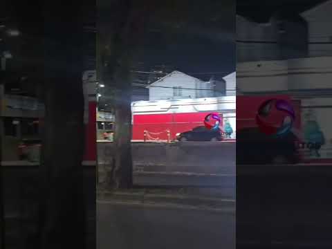 VLT para no canal 1, em Santos, e causa bloqueio no trânsito sentido praia.