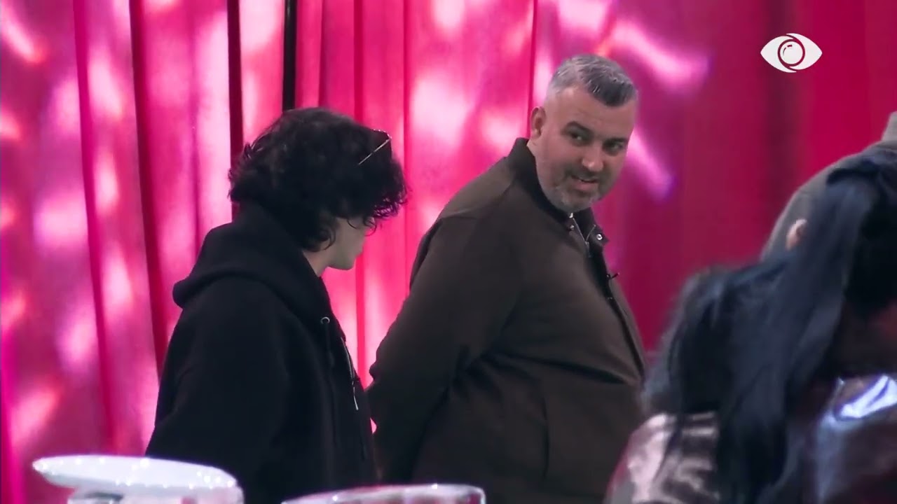 Kush ta ka bërë dramë jetën…/ Rogerti i drejtohet Mal-it, banori qëndron në heshtje