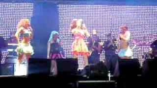 GLORIA TREVI CANTA COMO PARCHIS TEMPOAL