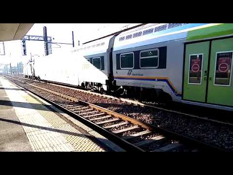 Vivalto è E464 dtr in partenza da Torino Stura(con strombazzata)