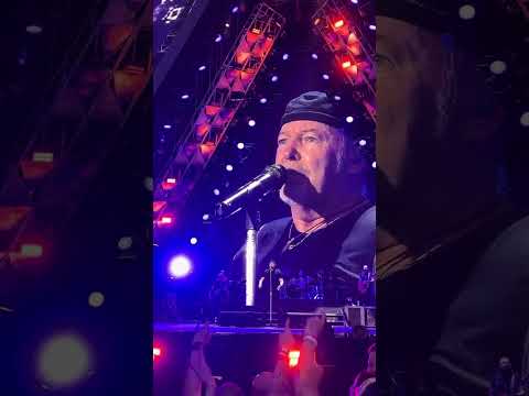 Vasco si commuove cantando Vivere in un atmosfera magica al Maradona ❤️‍🩹 #vascolive #vascorossi