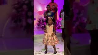 Download lagu Cute Girl Dance to Kizz Daniel's Buga @ a Ghanaian Wedding -TMP Empire mp3