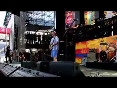 Sonny Landreth "Promise Land" (w/ Eric Clapton) & "Z Rider" @ The  Crossroads Guitar Festival 2010.