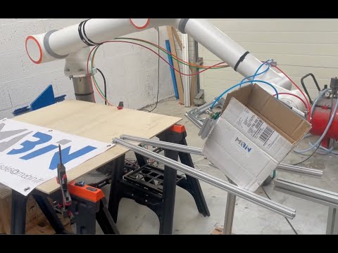 Robot Fairino FR20 formeuse de carton / robot case erector